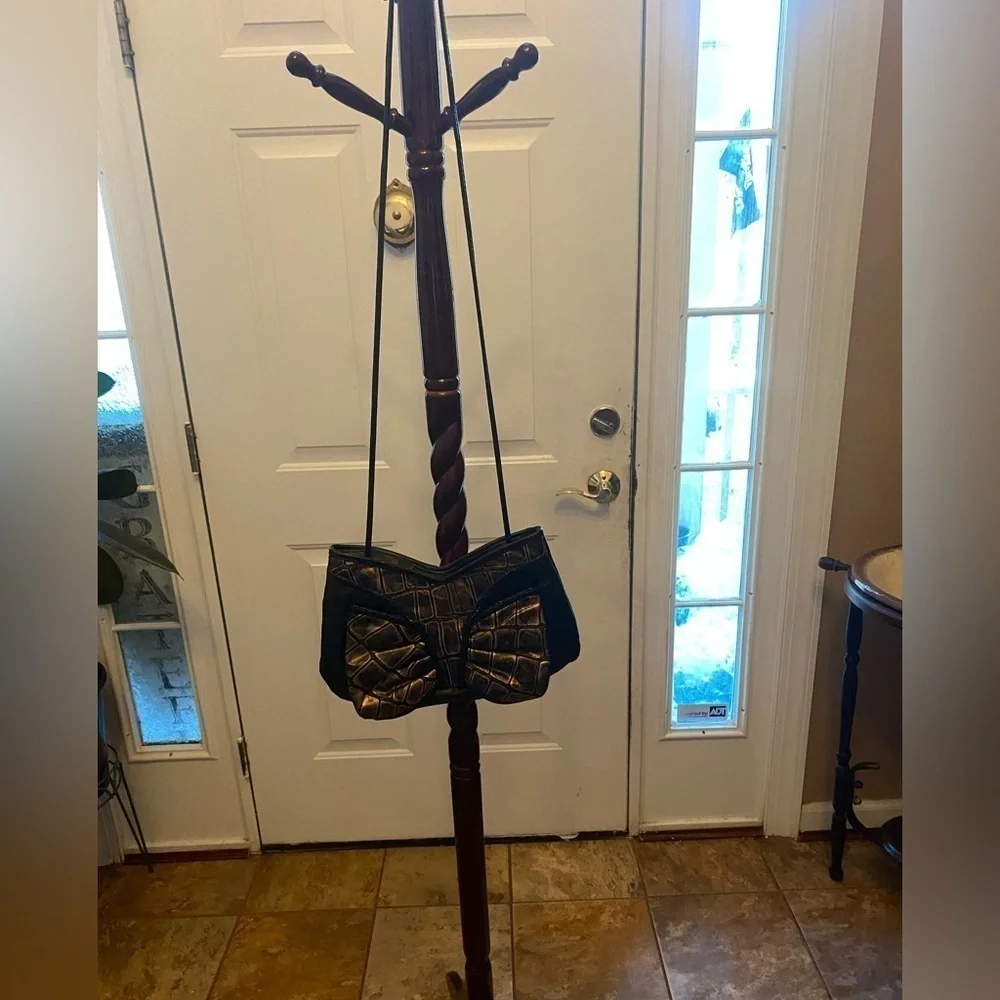 Colini HANDBAGS BLACK & GOLD LEATHER BAG WITH BOW - Picture 3 of 9